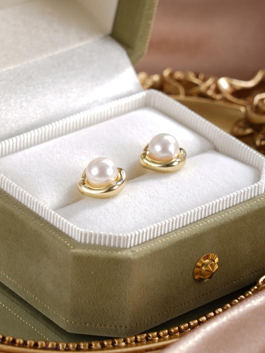 子佩集【晨曦神眷】银S925珍珠惜王妃耳钉【XXED010】6.8mm珠镀金方圆方块2601 商品图5