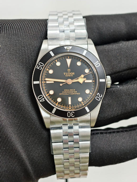 ZF出品—时光铸经典，腕间藏锋芒—帝舵碧湾54型M79000腕表【表壳】帝舵79000选用不锈钢打造表壳，经磨光与磨砂双工艺处理，有41和37毫米可选，直径复刻1950年代潜水表经典比例精品中的精品❕ 商品图1