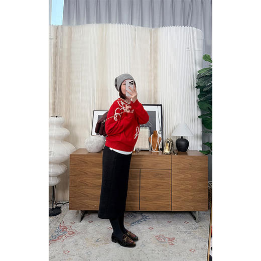 走马观花 新年红100%澳洲羊毛衫抽象小马刺绣 既是小马又是玫瑰图案 全网至高版本 宝ZI同款 商品图2