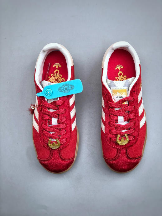 点此购买 阿迪originals GAZELLE CNY中国红新年款马年限定厚底松糕德训鞋 98 339201 商品图4