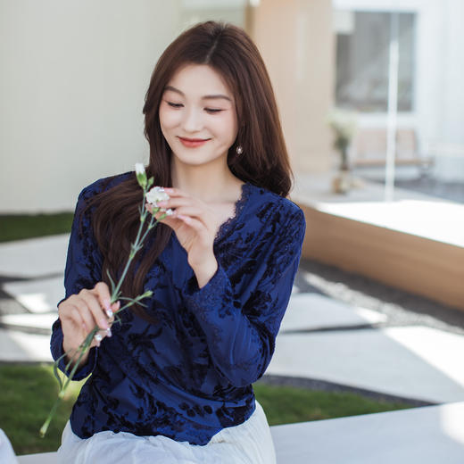 【林栖设计小店】【林栖推荐】2026春季新品藏蓝色提花蕾丝长袖复古上衣N1961363 商品图4