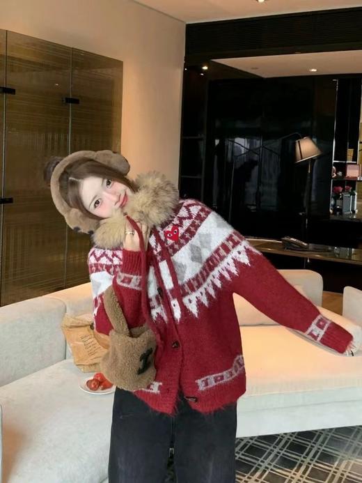 F010709酒红色费尔岛几何提花图案针织开衫女款 商品图6