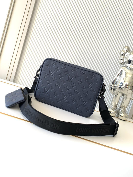 秋冬特惠💰1350 渠道级LV【全钢五金 MB163c01变码芯片】te级LV 全套包装 M27925深蓝色压花 本款 Trio Messenger 邮差包 商品图2