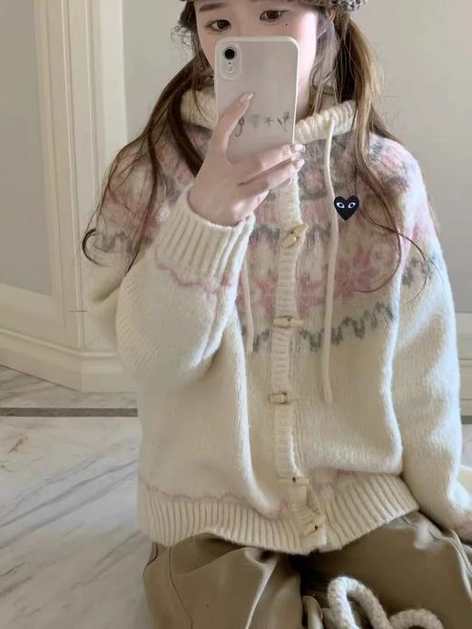 F010757甜美清新软糯木质牛角扣连帽针织开衫 商品图2