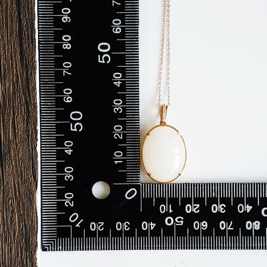 【天然正品】周大福AU750黄金镶钻镶天然青海料细腻一级白油润度佳蛋面和田玉吊坠项链30.2*17.6*10.7MM(皆取最大值)链长：45CM（长度可调节）241225NJS01 商品图2