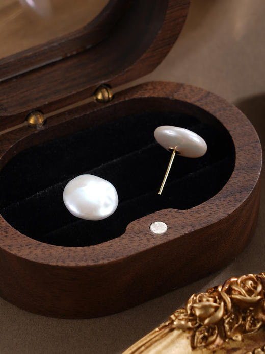 子佩集【圆月清歌】银S925珍珠惜王妃耳钉【SGE0260001】12mm珠镀金巴洛克扁珠2601 商品图7