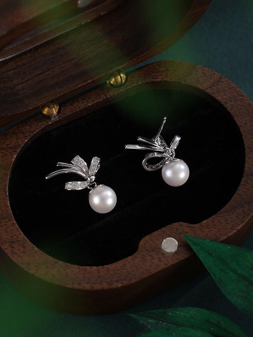 子佩集【幽兰皎月】银S925珍珠惜王妃耳钉【XXED014】6mm珠镀金兰花草双色蝴蝶结2601 商品图6