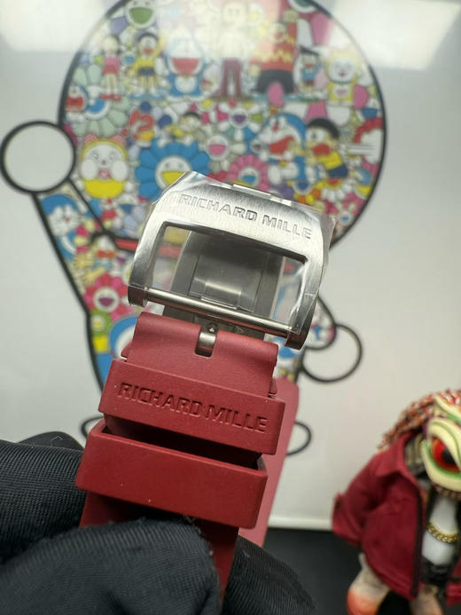 『高定版➕原版开模细节』理查德RM1-02 方形腕表
五级钛合金定制壳套 拉丝工艺完美
搭载最新开模一体机 真摆轮真擒纵轮
搭配天然橡胶表带 纯钛拉丝表扣刻字深
完美贴合手腕 佩戴舒适度极佳👍🏻❕ 商品图5