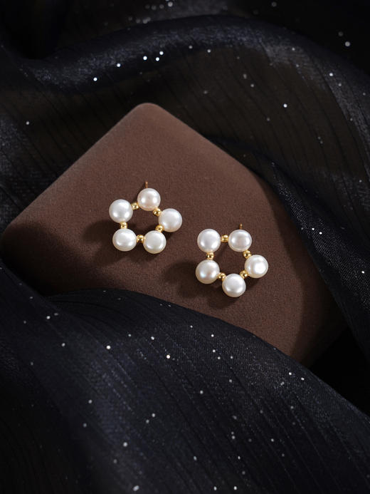 子佩集【花开甜梦】银S925珍珠惜王妃耳钉【SGE0390007】6.5mm珠镀金串珠梅花五瓣花扁珠2601 商品图2