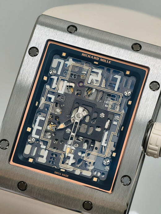 『高定版➕原版开模细节』理查德RM1-02 方形腕表
五级钛合金定制壳套 拉丝工艺完美
搭载最新开模一体机 真摆轮真擒纵轮
搭配天然橡胶表带 纯钛拉丝表扣刻字深
完美贴合手腕 佩戴舒适度极佳👍🏻❕ 商品图3