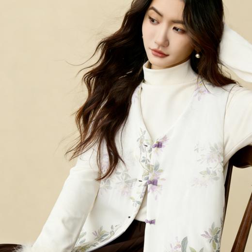 【新年穿新衣！一件顶两件！】佐姿莎 新中式国风水墨花卉纯棉棉服/马甲 双面穿+五色国风；柔软舒适，锁温透气，蓬松软乎不压身；盘扣+珍珠扣双扣设计；定染中式水墨印花 温柔雅致 商品图9