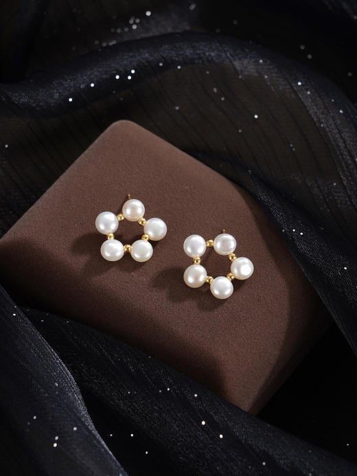 子佩集【花开甜梦】银S925珍珠惜王妃耳钉【SGE0390007】6.5mm珠镀金串珠梅花五瓣花扁珠2601 商品图5