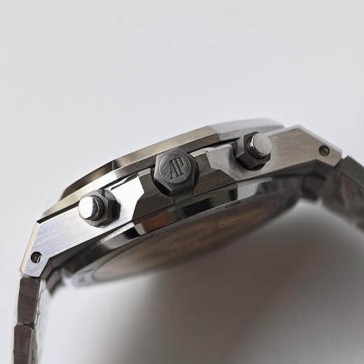 ZF新品【棱角藏锋，时光为证】——爱彼皇家橡树系列26240腕表！【表壳】41MM黄金比例表壳传承皇家橡树标志性八角形轮廓，经缎面拉丝与抛光交替打磨，哑光与亮面交织出立体质感➕正品代用表盘❕❕❕ 商品图7