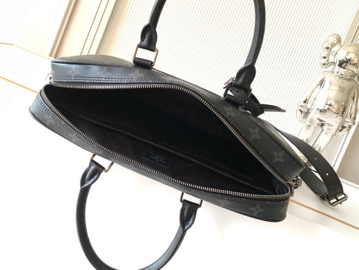 秋冬特惠💰1450 渠道级LV【全钢五金 MB163c01变码芯片】te级LV 全套包装 M46457黑花 男包公文包系列 商品图7