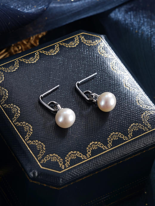 子佩集【微光凝露】银S925珍珠惜王妃耳钉【SPE0370001】8-9mm珠吊球2601 商品图4