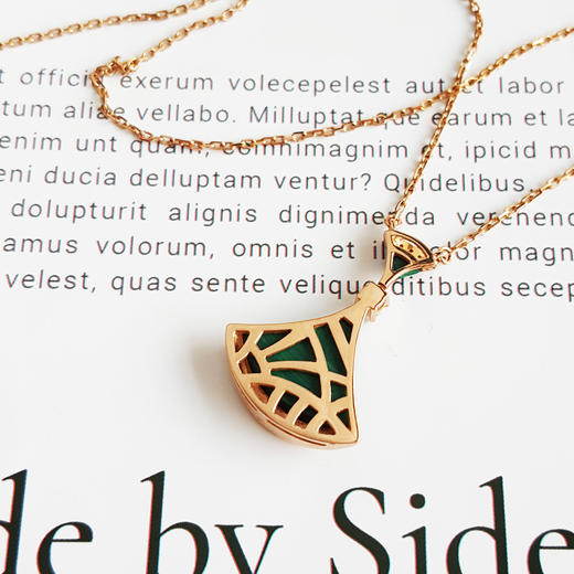 AU750玫瑰金镶钻经典时尚高定定制款扇子造型孔雀石吊坠项链28.4*19.6*4.5MM（皆取最大值）链长：45CM（长度可调节）231225TJ26 商品图4