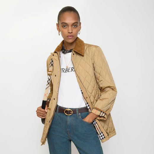 BURBERRY 巴宝莉 女士马术骑士设计标签绗缝尼龙谷仓夹克棉服 驼色 8107464 C1544 商品图2