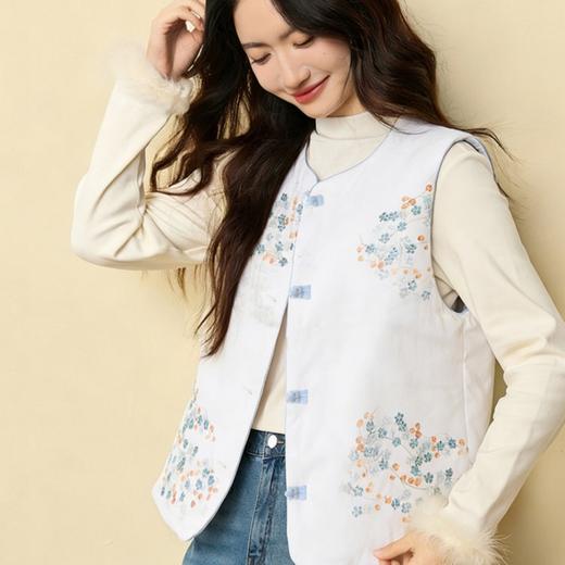 【新年穿新衣！一件顶两件！】佐姿莎 新中式国风水墨花卉纯棉棉服/马甲 双面穿+五色国风；柔软舒适，锁温透气，蓬松软乎不压身；盘扣+珍珠扣双扣设计；定染中式水墨印花 温柔雅致 商品图6