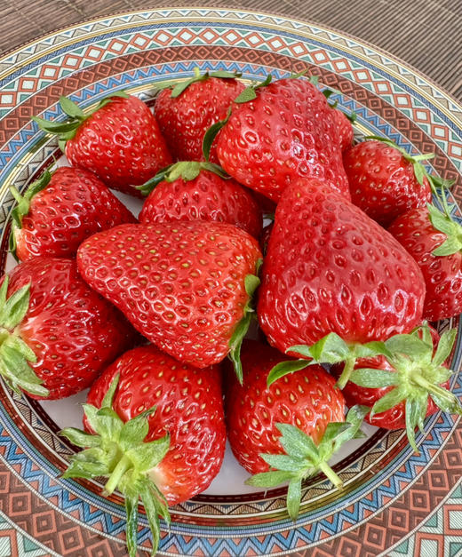 好吃的草莓。一箱三盒 京津冀包邮。其它地址顺丰快递到付 商品图3