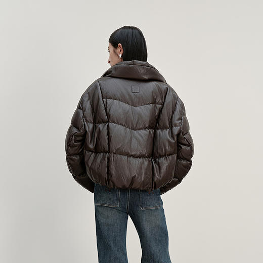 NEELLY纳俪商场同款冬季新款休闲廓形皮质羽绒服女时尚保暖外套N25111L01113 商品图1