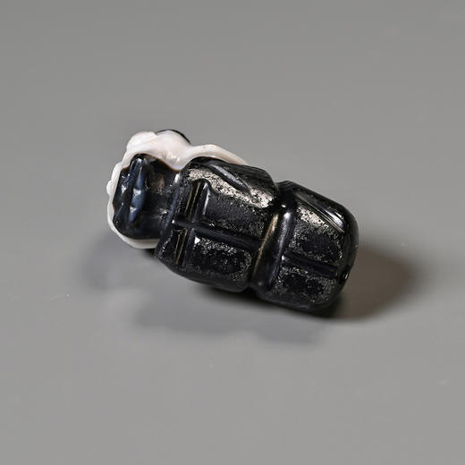 南亚高古缠丝玛瑙圆雕瑞兽 商品图5