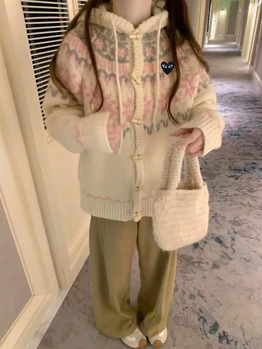 F010757甜美清新软糯木质牛角扣连帽针织开衫 商品图9