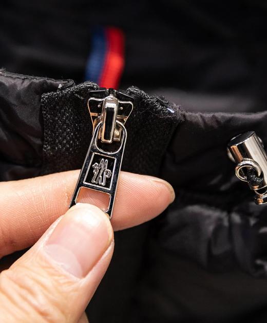 F010764轻薄系列小标刺绣红蓝织带连帽羽绒服 商品图8