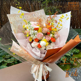 奢华款【生而自由】卡布奇诺7支/金枝玉叶3支/跳舞兰2支/紫罗兰2支/蝴蝶兰1支/白桔梗6-8朵 /橙色芭比6-8朵/火焰兰1支/仪式感鲜花