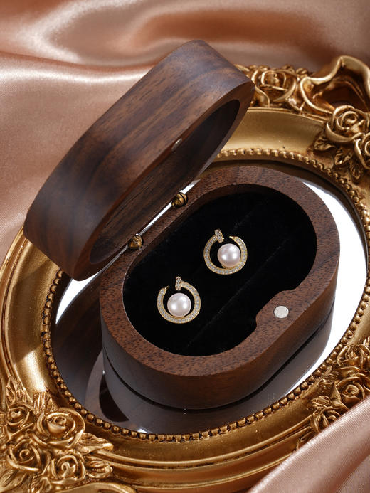 子佩集【珠潭映月】银S925珍珠惜王妃耳钉【XXED012】6mm珠镀金日月潭半环2601 商品图6