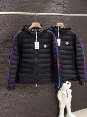 F010764轻薄系列小标刺绣红蓝织带连帽羽绒服