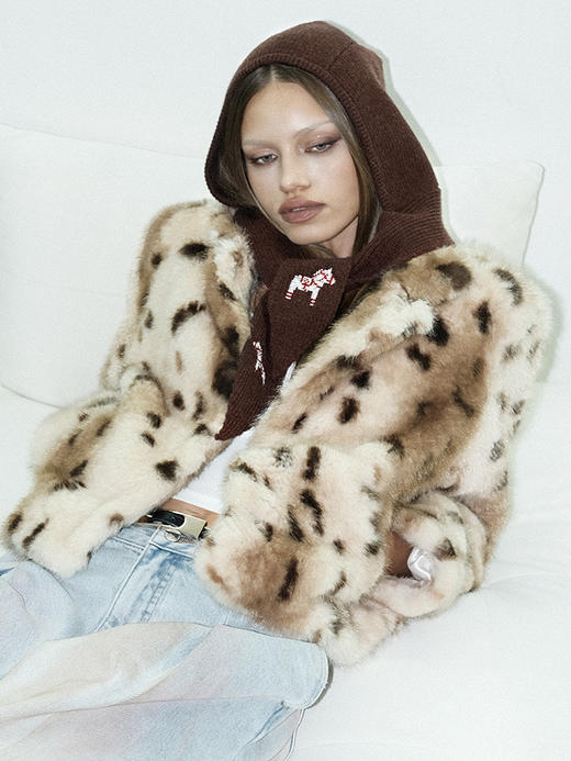 TR她热 童话木马 棕色针织小马刺绣复古保暖护耳围巾帽子 商品图3