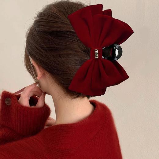 【YW】无忧购【鸿运当“红”】暖冬新年红色毛绒珍珠抓夹女大号鲨鱼夹发抓高级感发夹头饰（39/3件）6241-29（截单后3-5天发货） 商品图6