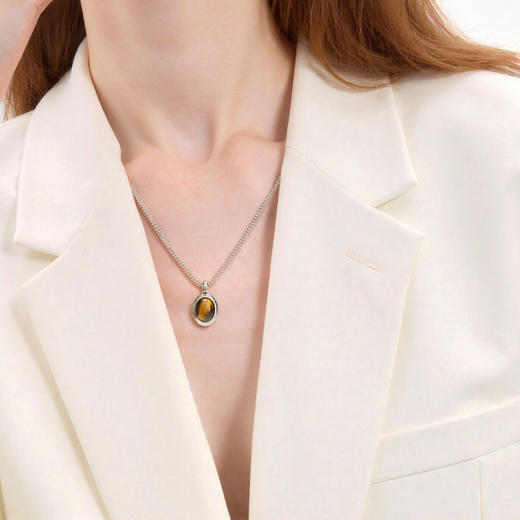 三彩2026新款虎眼石圆形吊坠镀咖啡金项链轻奢能量勇气小众通勤 商品图2