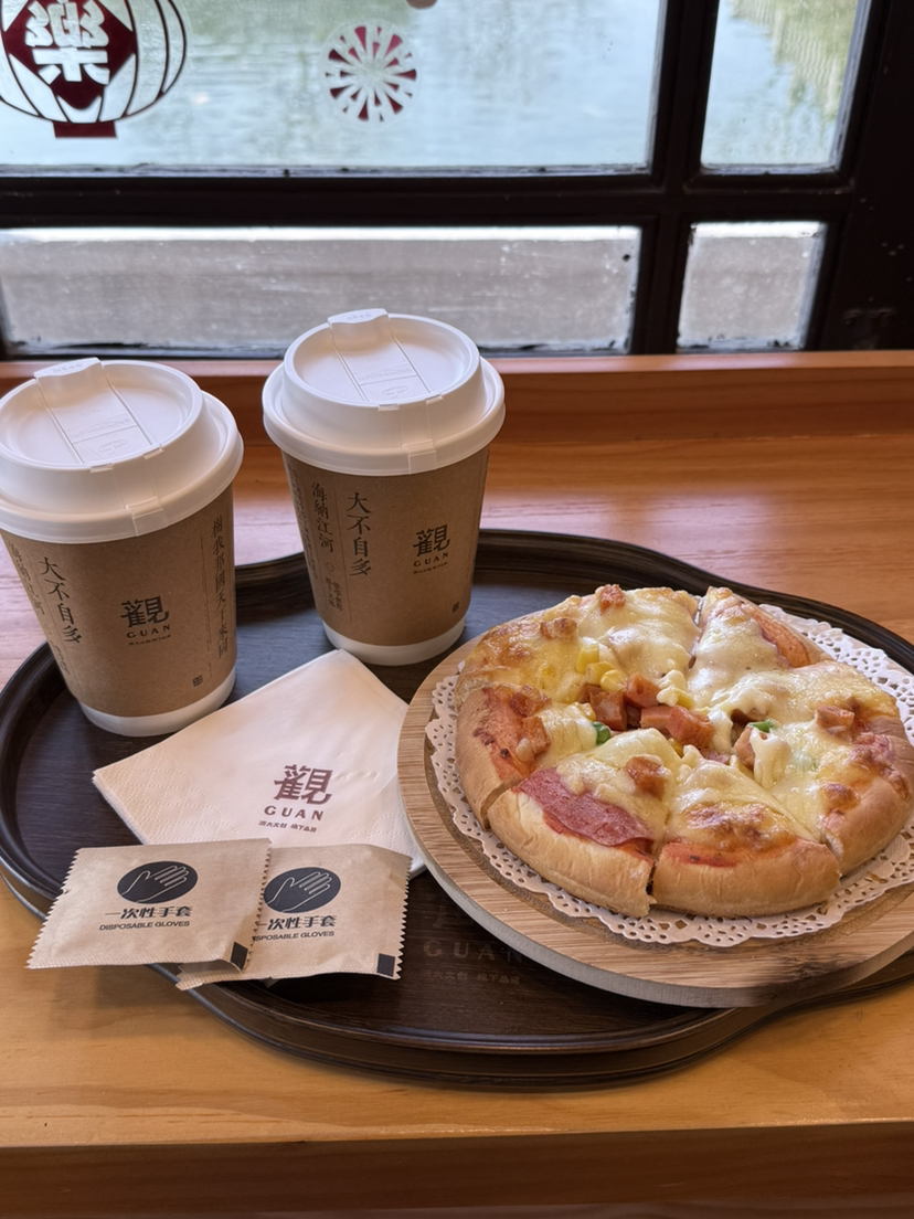 双人套餐【荔枝拿铁1杯（含咖）+ 抹茶拿铁1杯（无咖）+ 7寸超级至尊披萨1个】