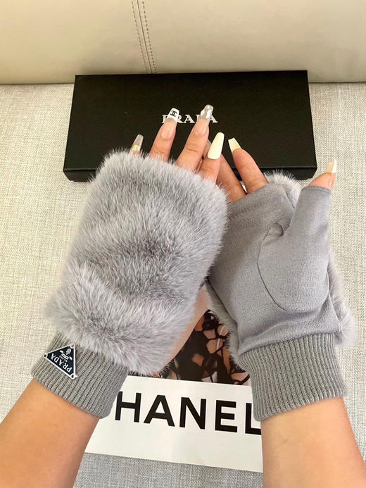 秋冬特惠💰180 普拉达秋冬女手套 商品图0