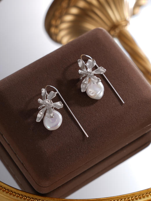 子佩集【花开凝香】银S925珍珠惜王妃耳环【SPE0890001】11*13mm珠巴洛克U型兰花草插针2601 商品图8