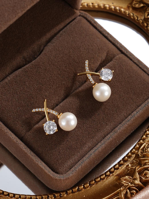 子佩集【甜樱之约】银S925珍珠惜王妃耳钉【SGE0380001】7mm珠镀金樱桃交叉2601 商品图3