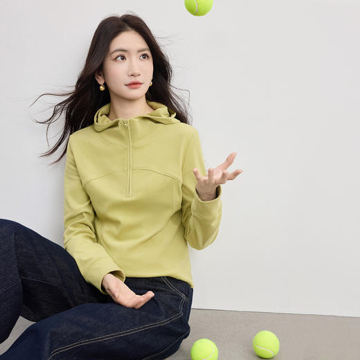 【1/21新品】熙世界都市感户外山系软壳连帽卫衣女秋冬休闲绿色半拉链打底上衣 商品图3