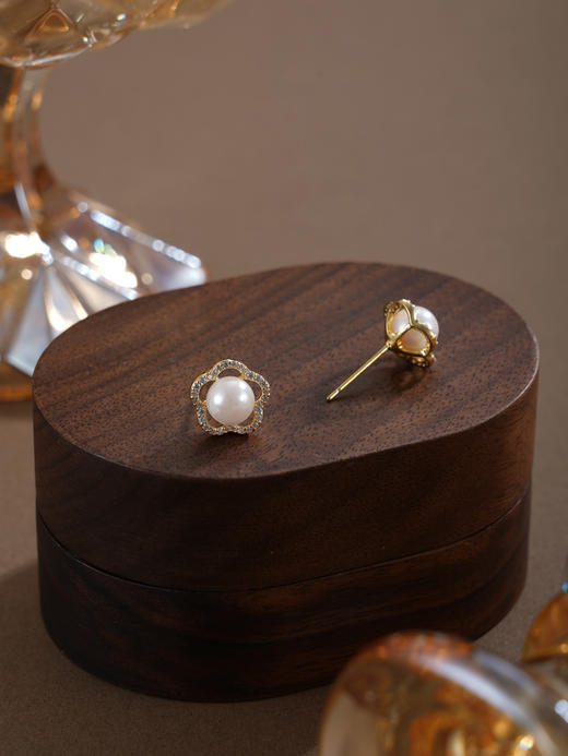 子佩集【花吻凝香】银S925珍珠惜王妃耳钉【XXED019】6mm珠镀金五瓣花朵2601 商品图6