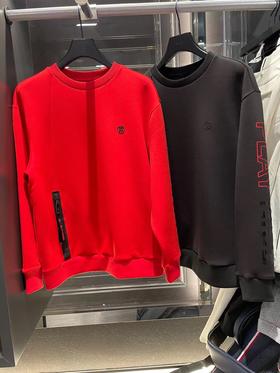 早春新款男士圆领韩版卫衣来了，略为宽松版型完全不挑身材，干干净净，春意盎然的设计，有细节却不繁杂，搭配打底衣穿着叠穿起来，时髦运动感一整个拿捏住！