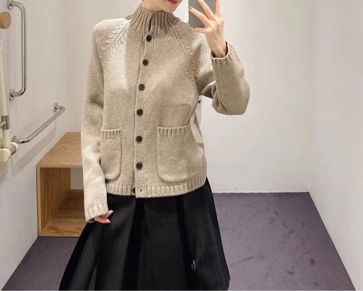 F010750冬季新款休闲版型高领羊毛纽扣针织开衫毛衣外套女 商品图11