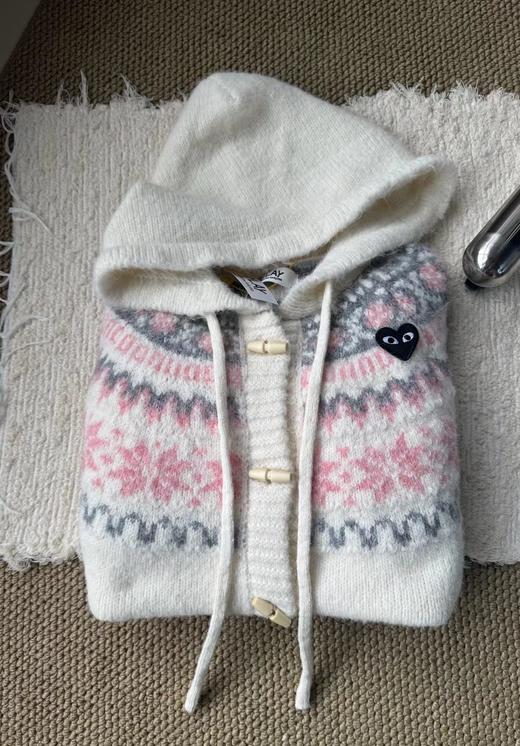 F010757甜美清新软糯木质牛角扣连帽针织开衫 商品图1