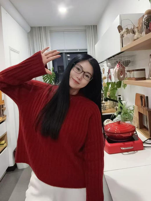 【板娘同款推荐 羊绒衫】新增新年红大码 新年红红火火！全球奢牌同等山羊绒原料阿尔巴斯山羊绒 让姐妹们用实实在在源头价穿高定的感觉！ 商品图3