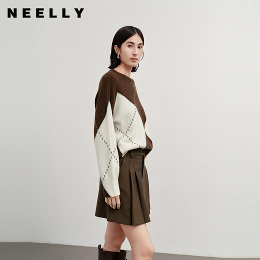 NEELLY纳俪商场同款冬新款菱格纹圆领针织衫女设计感宽松软糯上衣N25112A01125 商品图0