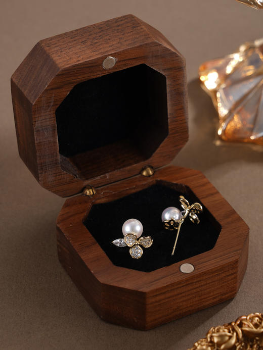 子佩集【三叶曦光】银S925珍珠惜王妃耳钉【XXED013】6mm珠镀金三叶草2601 商品图3