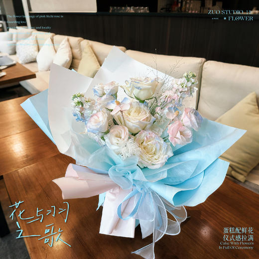 体验款【花与羽之歌】白玫瑰5支/白罗兰2支/洋桔梗3-5朵/蓬莱松1支/鸵鸟毛1支/喷泉草1支/氛围感鲜花/仪式感鲜花 商品图1