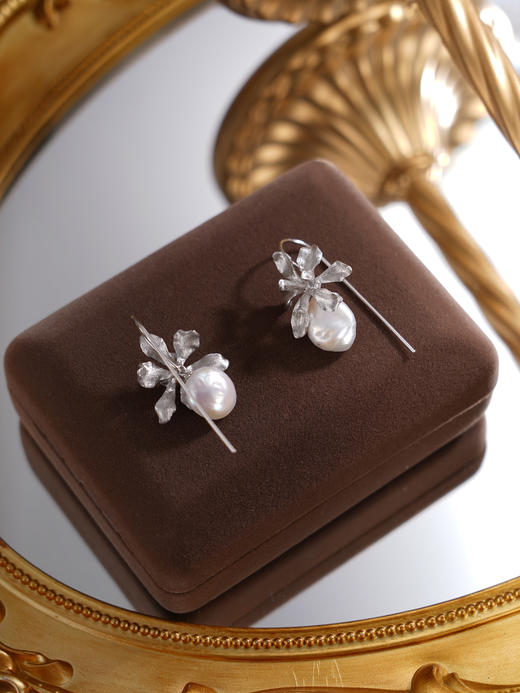 子佩集【花开凝香】银S925珍珠惜王妃耳环【SPE0890001】11*13mm珠巴洛克U型兰花草插针2601 商品图4