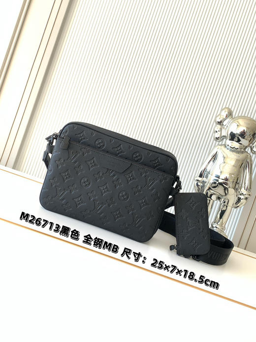 秋冬特惠💰1350 渠道级LV【全钢五金 MB163c01变码芯片】te级LV 全套包装 M26713黑色压花 本款 Trio Messenger 邮差包 商品图0