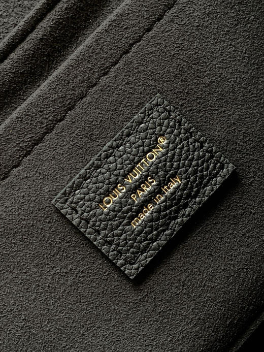 秋冬特惠💰1320 渠道级LV【全钢五金 MB163c01变码芯片】te级LV 全套包装 M26398黑色 这款BB手袋 商品图8