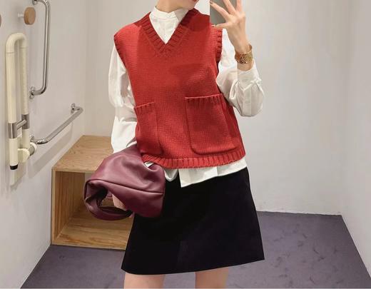 F010751马甲2025冬季新款时尚V领大口袋红色无袖羊毛马甲背心坎肩女 商品图5